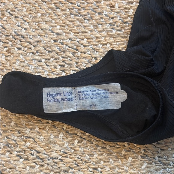 NWT Sofia by Sofia Vergara Black Ribbed Swimsuit - Picture 3 of 5